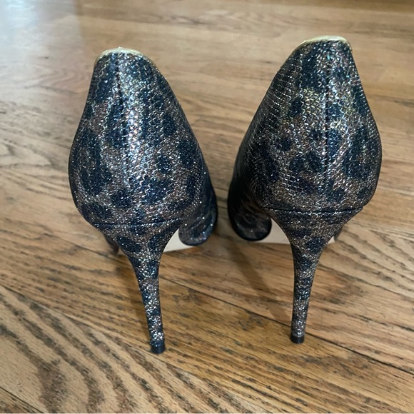 Nine West Gold Leopard Pumps Size 6.5 - Picture 4 of 6